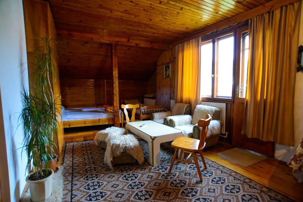 Topuzovi Guest House Dobrinisjte Rom bilde