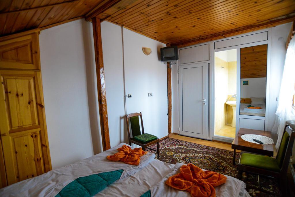 Topuzovi Guest House Dobrinisjte Rom bilde