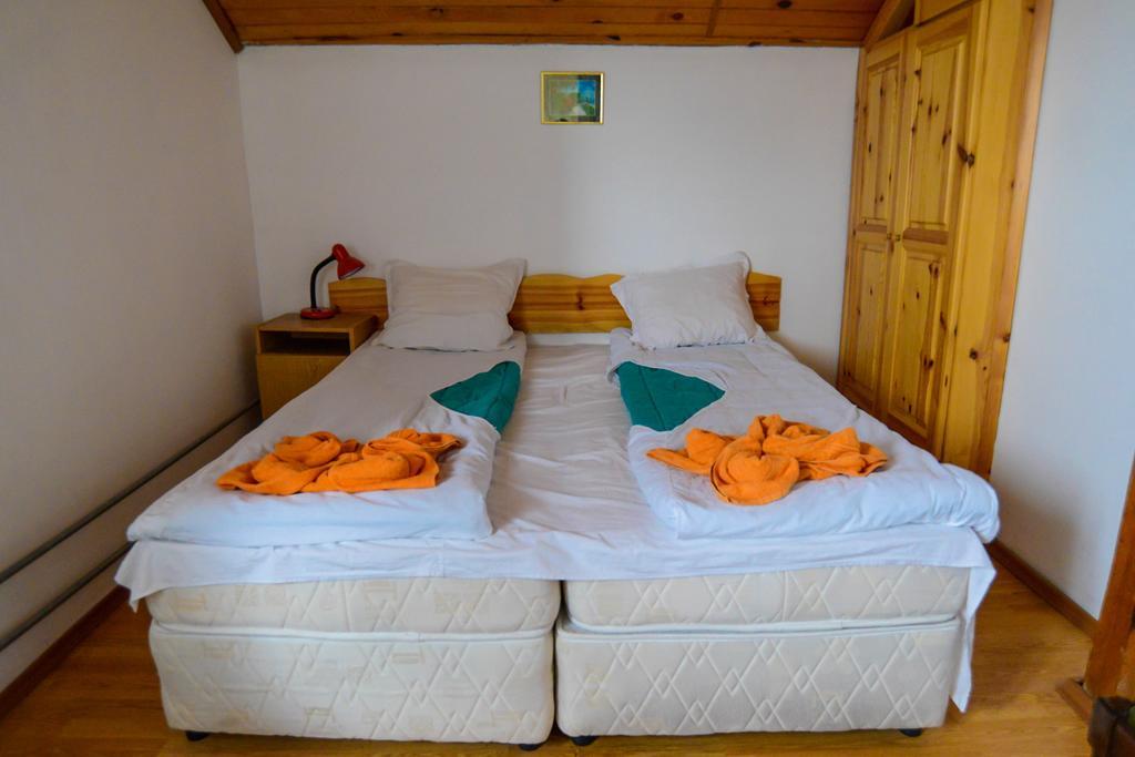 Topuzovi Guest House Dobrinisjte Rom bilde