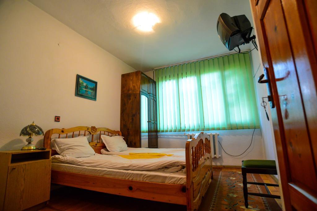 Topuzovi Guest House Dobrinisjte Rom bilde