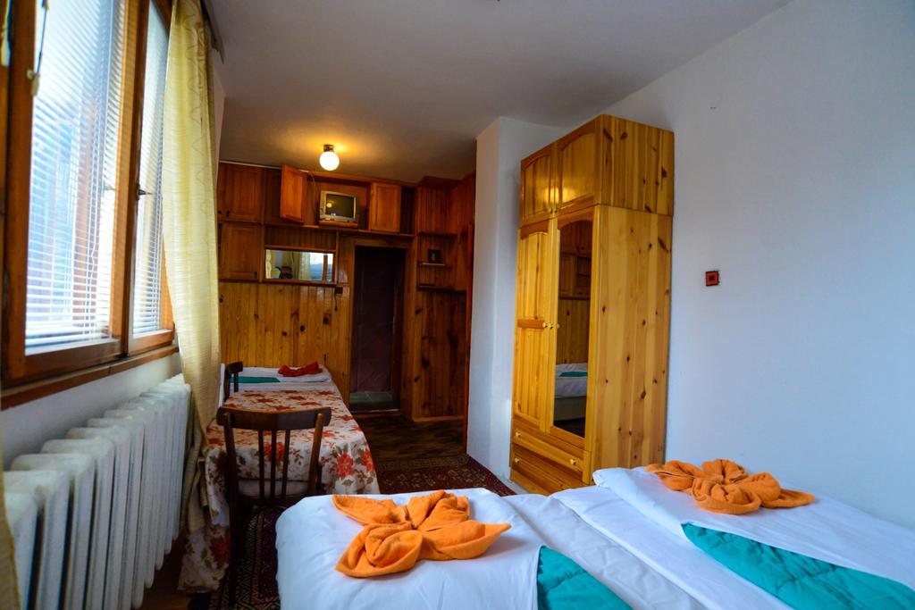 Topuzovi Guest House Dobrinisjte Rom bilde