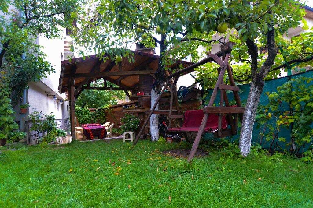 Topuzovi Guest House Dobrinisjte Eksteriør bilde
